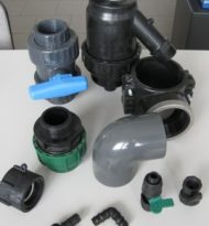 Fittings for PVC, compression polyethylene, PVC valves and accessories for driplines. Ball joints galvanized.